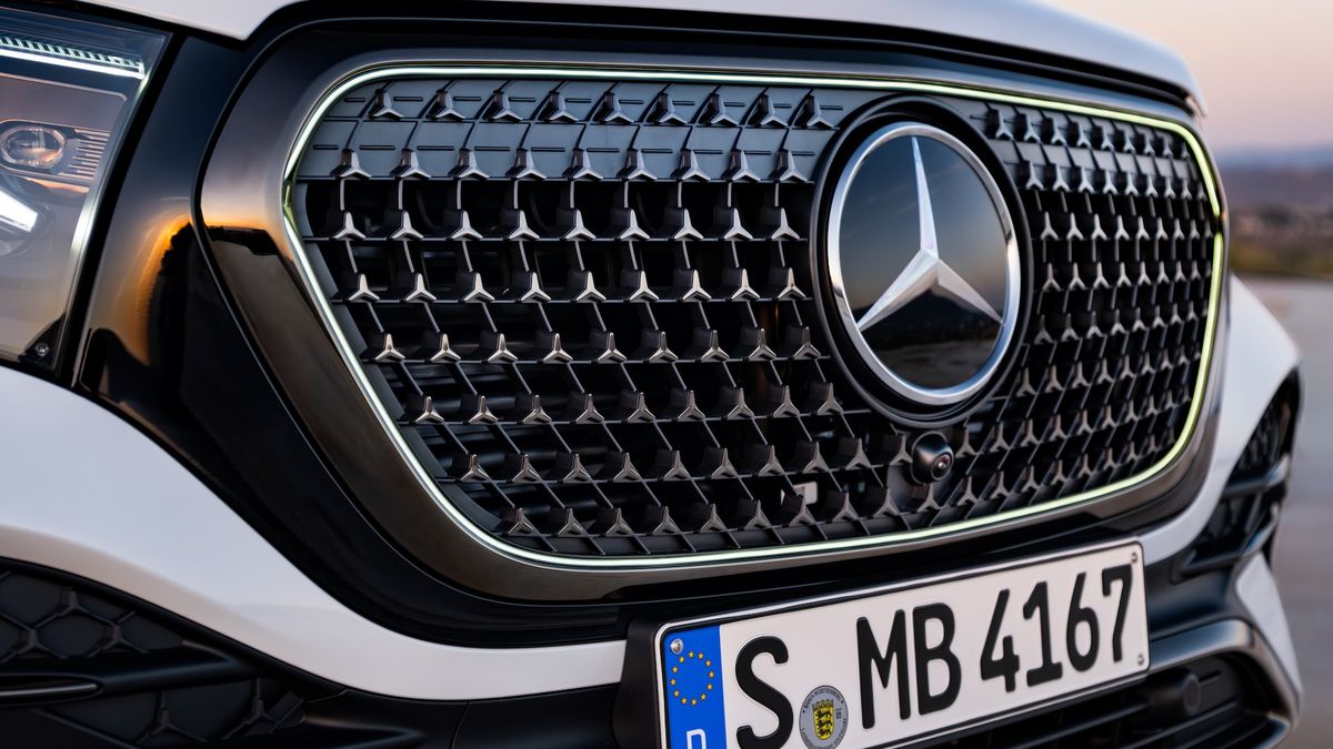 Mercedes-Benz plánuje v Česku továrnu! Zaměstnat chce přes 1000 lidí
